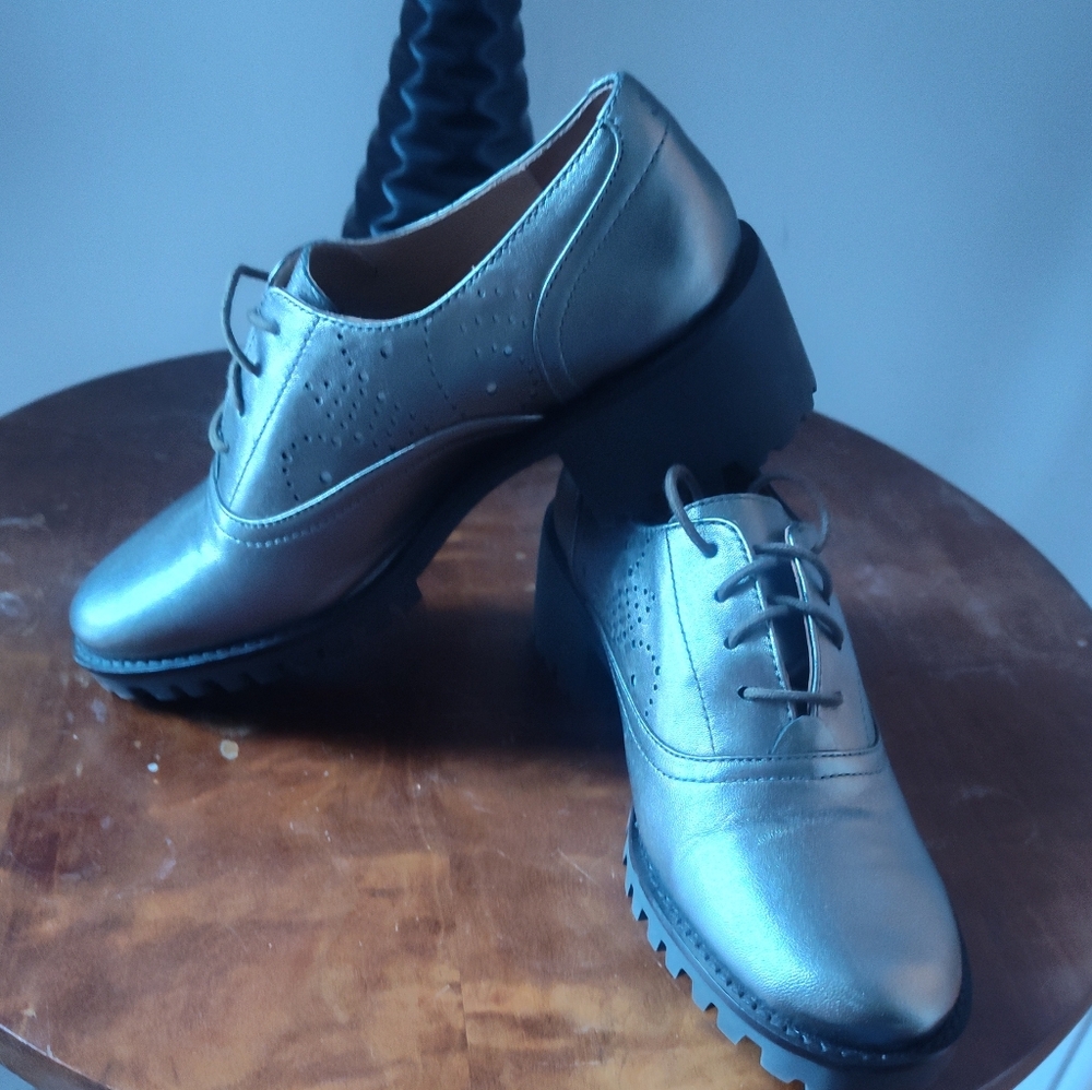 Johnston & Murphy Metallic Leather Lug Sole Heeled Brogues